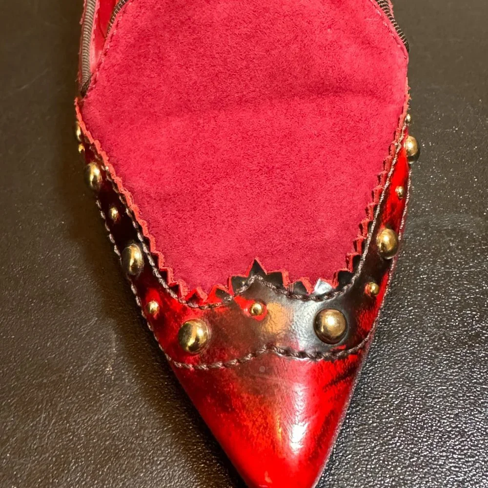 Tory Burch size 6.5 burgundy suede/ red tortoise patent with gold studs pump